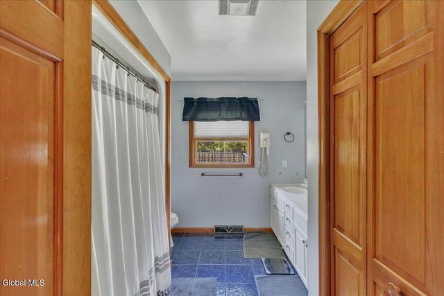 105 Wilrose Lane, Troy, NY 12180