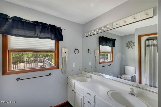 105 Wilrose Lane, Troy, NY 12180