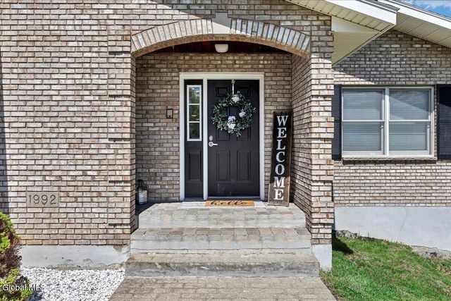 105 Wilrose Lane, Troy, NY 12180