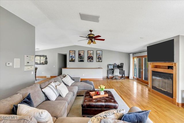 105 Wilrose Lane, Troy, NY 12180