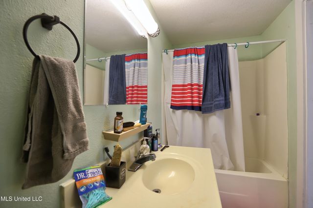 1229 Kensington Drive, Biloxi, MS 39530