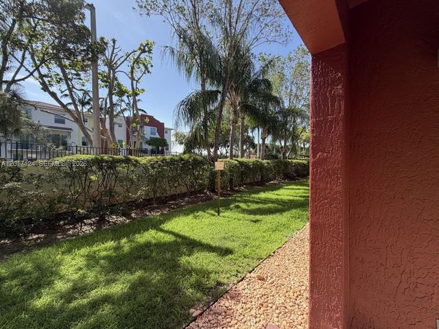 3335 Palomino Dr 311-3, Davie, FL 33024