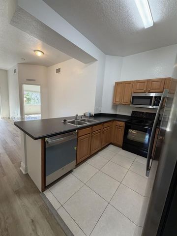 3335 Palomino Dr 311-3, Davie, FL 33024