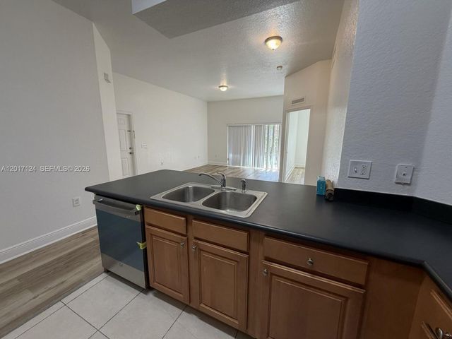3335 Palomino Dr 311-3, Davie, FL 33024