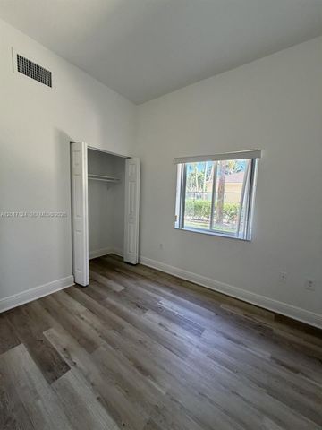 3335 Palomino Dr 311-3, Davie, FL 33024
