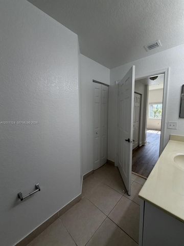 3335 Palomino Dr 311-3, Davie, FL 33024