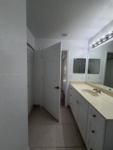 3335 Palomino Dr 311-3, Davie, FL 33024
