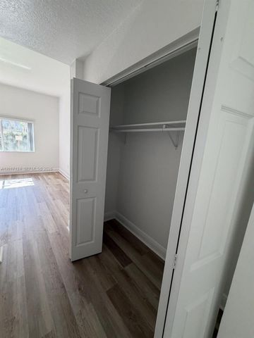 3335 Palomino Dr 311-3, Davie, FL 33024