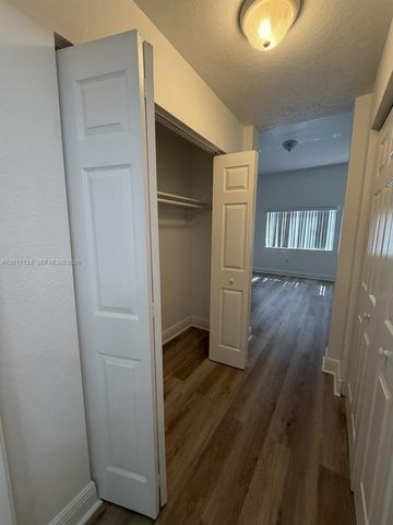 3335 Palomino Dr 311-3, Davie, FL 33024