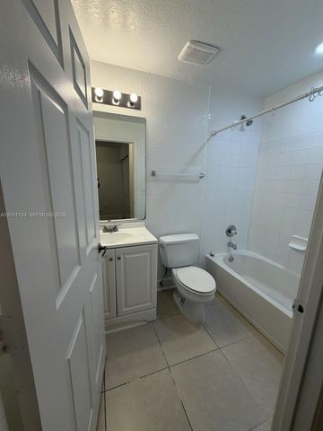 3335 Palomino Dr 311-3, Davie, FL 33024