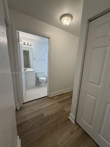 3335 Palomino Dr 311-3, Davie, FL 33024