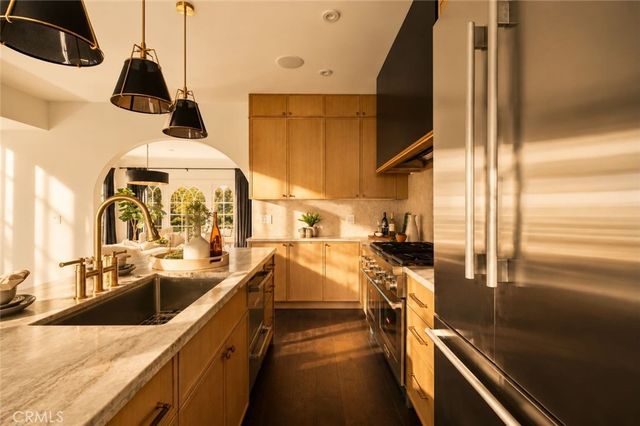 616 Lillian Way, Los Angeles, CA 90004