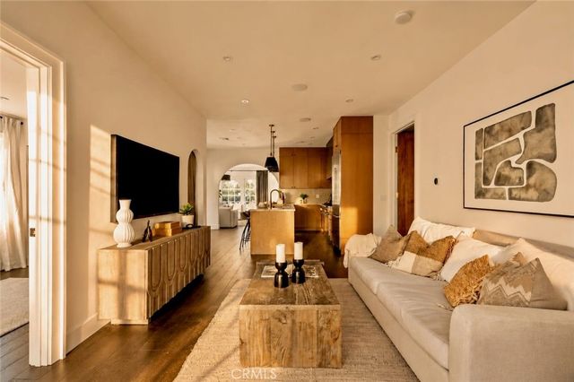 616 Lillian Way, Los Angeles, CA 90004