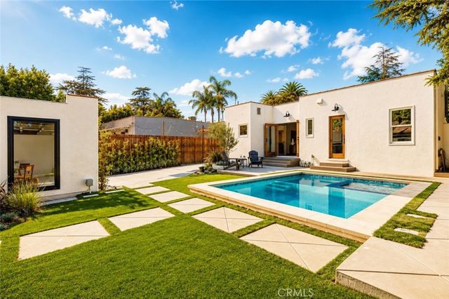 616 Lillian Way, Los Angeles, CA 90004