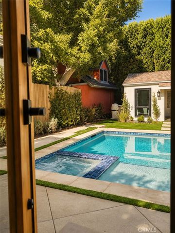 616 Lillian Way, Los Angeles, CA 90004