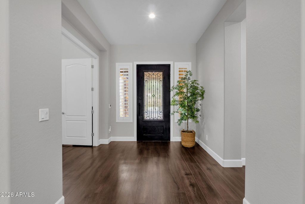 Image 9 of property listing at 3310 E AZALEA Drive, Chandler, AZ 85286