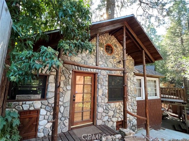 23348 Outlook, Crestline, CA 92325