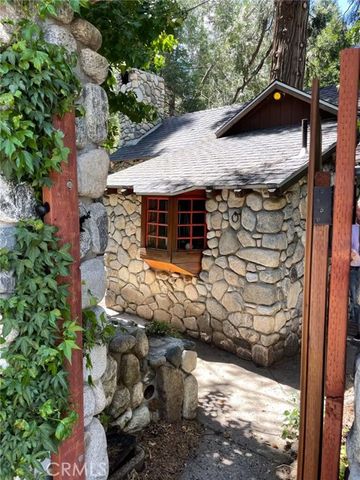 23348 Outlook, Crestline, CA 92325