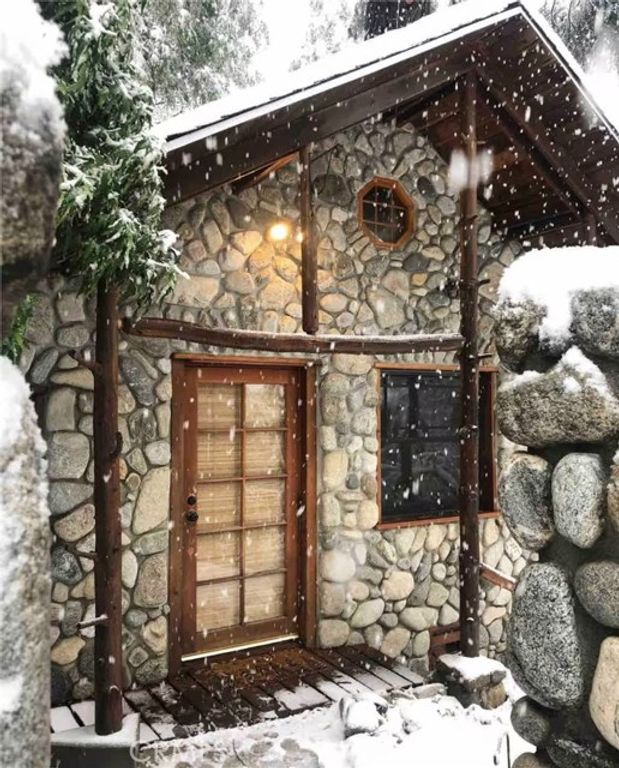 23348 Outlook, Crestline, CA 92325