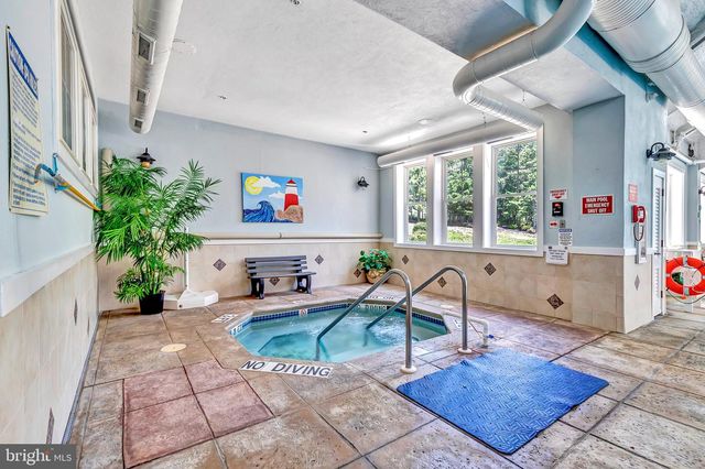 43 WESTPORT DR, Barnegat, NJ 08005