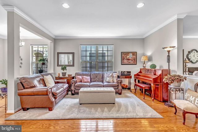43 WESTPORT DR, Barnegat, NJ 08005
