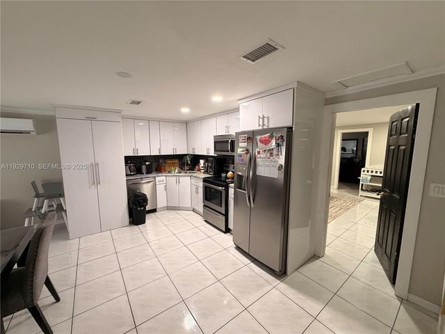 545 NW 136 St, North Miami, FL 33168