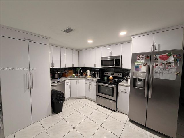 545 NW 136 St, North Miami, FL 33168