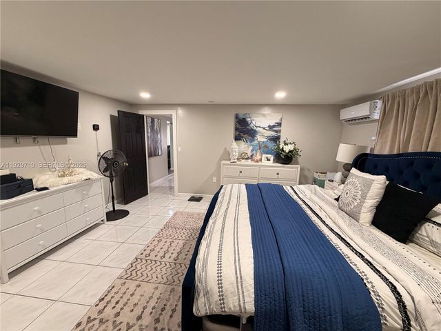 545 NW 136 St, North Miami, FL 33168