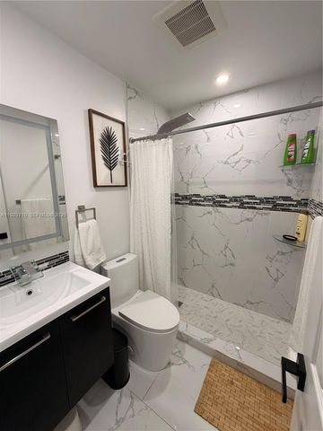 545 NW 136 St, North Miami, FL 33168