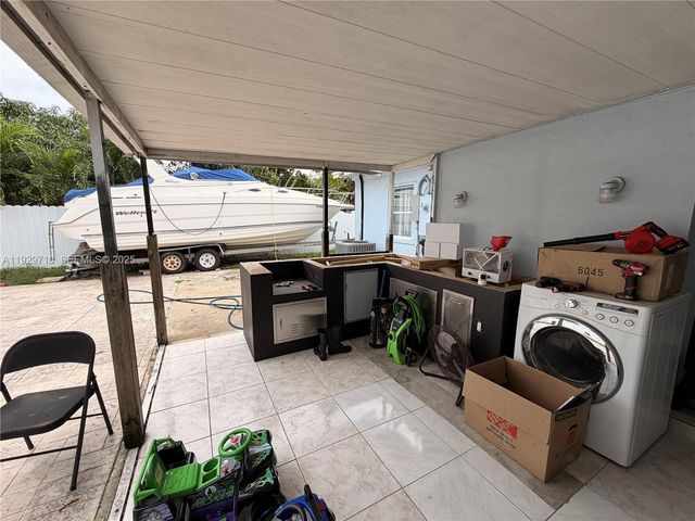 545 NW 136 St, North Miami, FL 33168