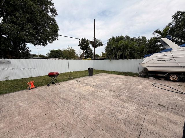 545 NW 136 St, North Miami, FL 33168