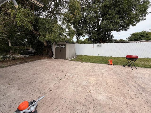 545 NW 136 St, North Miami, FL 33168
