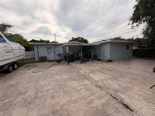 545 NW 136 St, North Miami, FL 33168