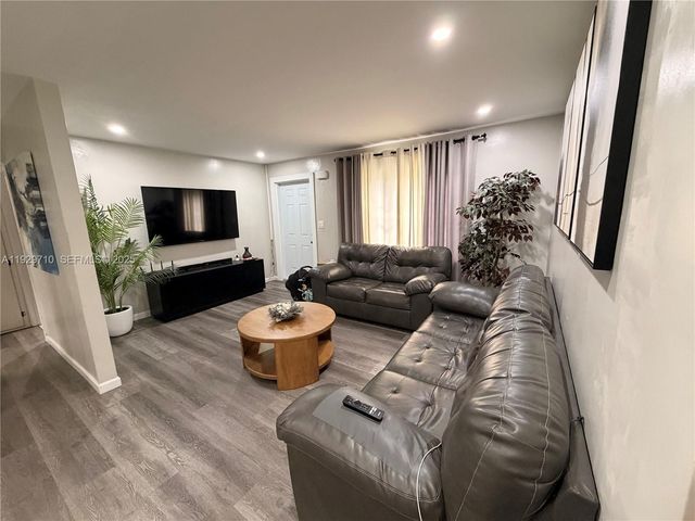 545 NW 136 St, North Miami, FL 33168