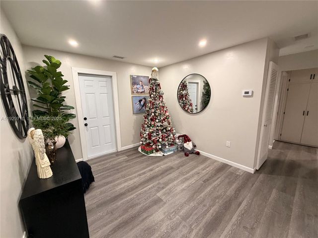 545 NW 136 St, North Miami, FL 33168