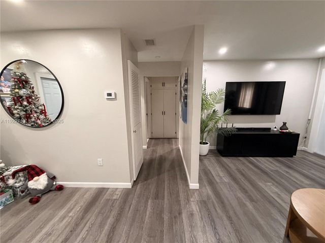 545 NW 136 St, North Miami, FL 33168