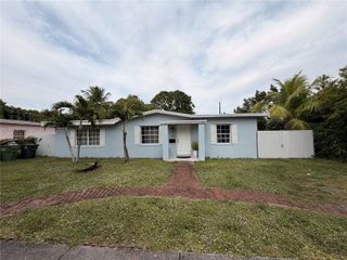 545 NW 136 St, North Miami, FL 33168