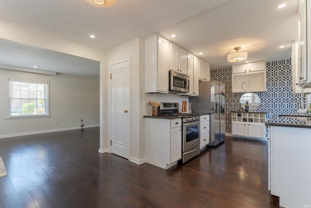 2050 E Walnut Street, Evansville, IN 47714