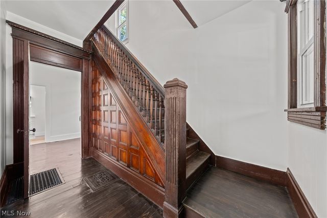 6209 Pear Avenue, Cleveland, OH 44102