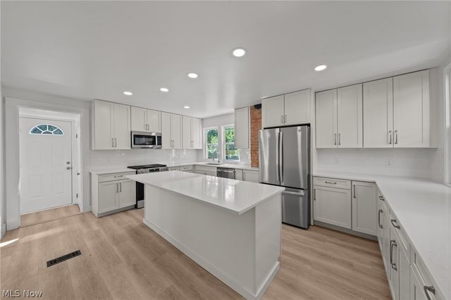 6209 Pear Avenue, Cleveland, OH 44102