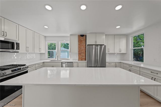 6209 Pear Avenue, Cleveland, OH 44102