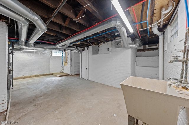 6209 Pear Avenue, Cleveland, OH 44102