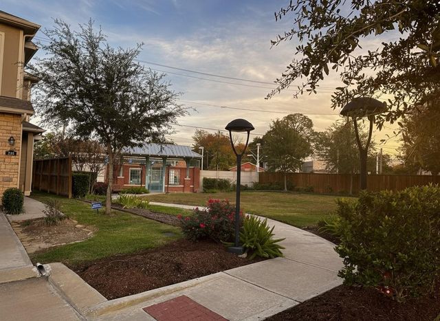 206 Fulton Station Drive, Houston, TX 77009