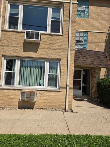 8758 W Berwyn Avenue 1-NW, Chicago, IL 60656