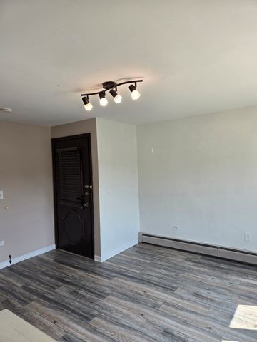 8758 W Berwyn Avenue 1-NW, Chicago, IL 60656
