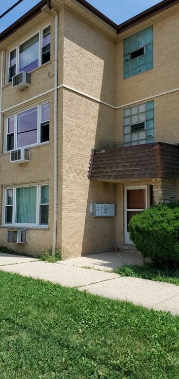 8758 W Berwyn Avenue 1-NW, Chicago, IL 60656