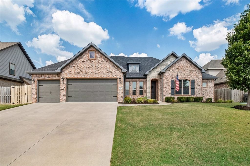807 Bellmara Circle, Cave Springs, AR 72718