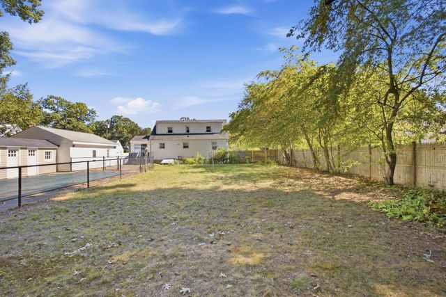 35 Marie St, Tewksbury, MA 01876