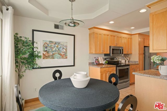 1230 Horn Avenue 201, West Hollywood, CA 90069