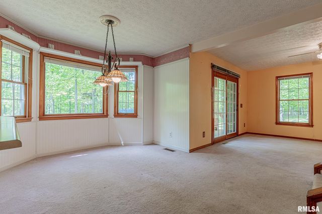 15751 E Tolle Road, Mt Vernon, IL 62864